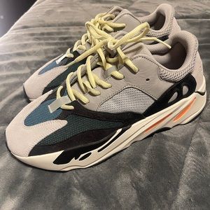 Yeezy 700 Waverunners size 10.5 - 8/10